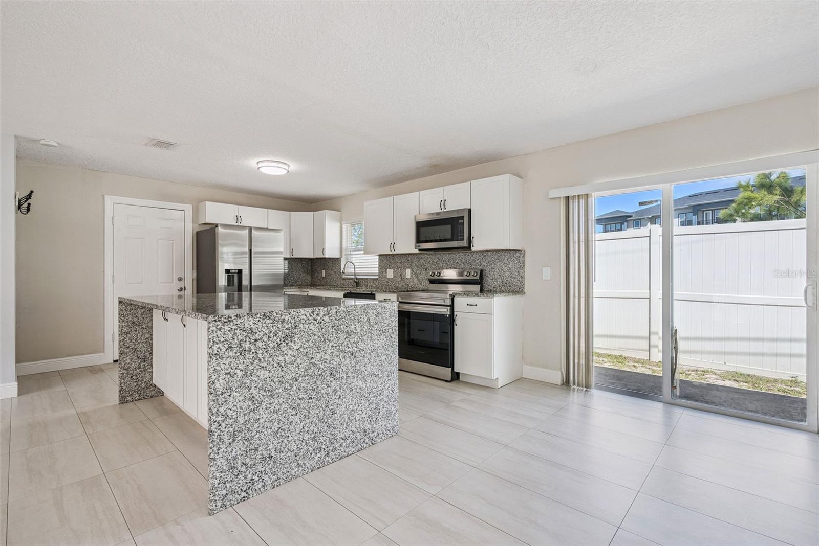 Image 10 of 33 For 236 Plaza Oval