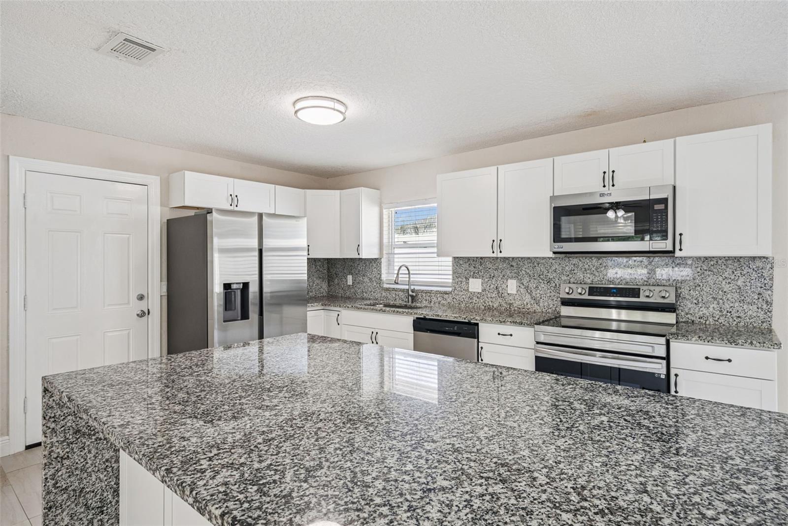 Image 12 of 33 For 236 Plaza Oval