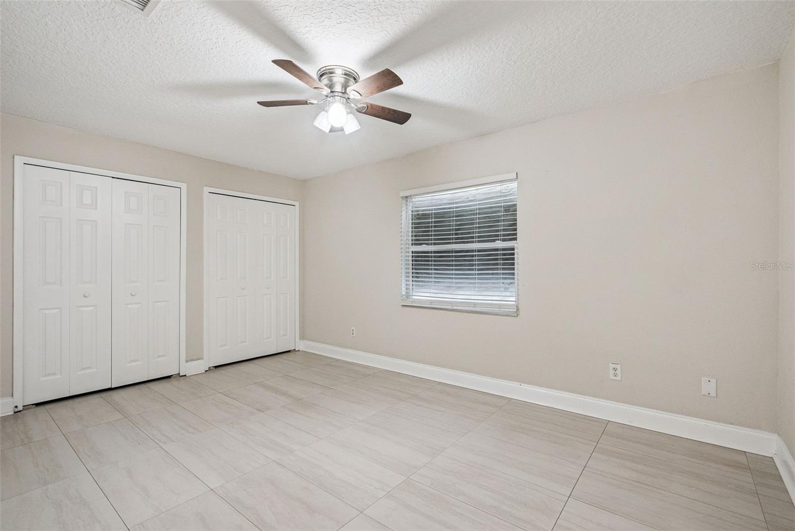 Image 14 of 33 For 236 Plaza Oval