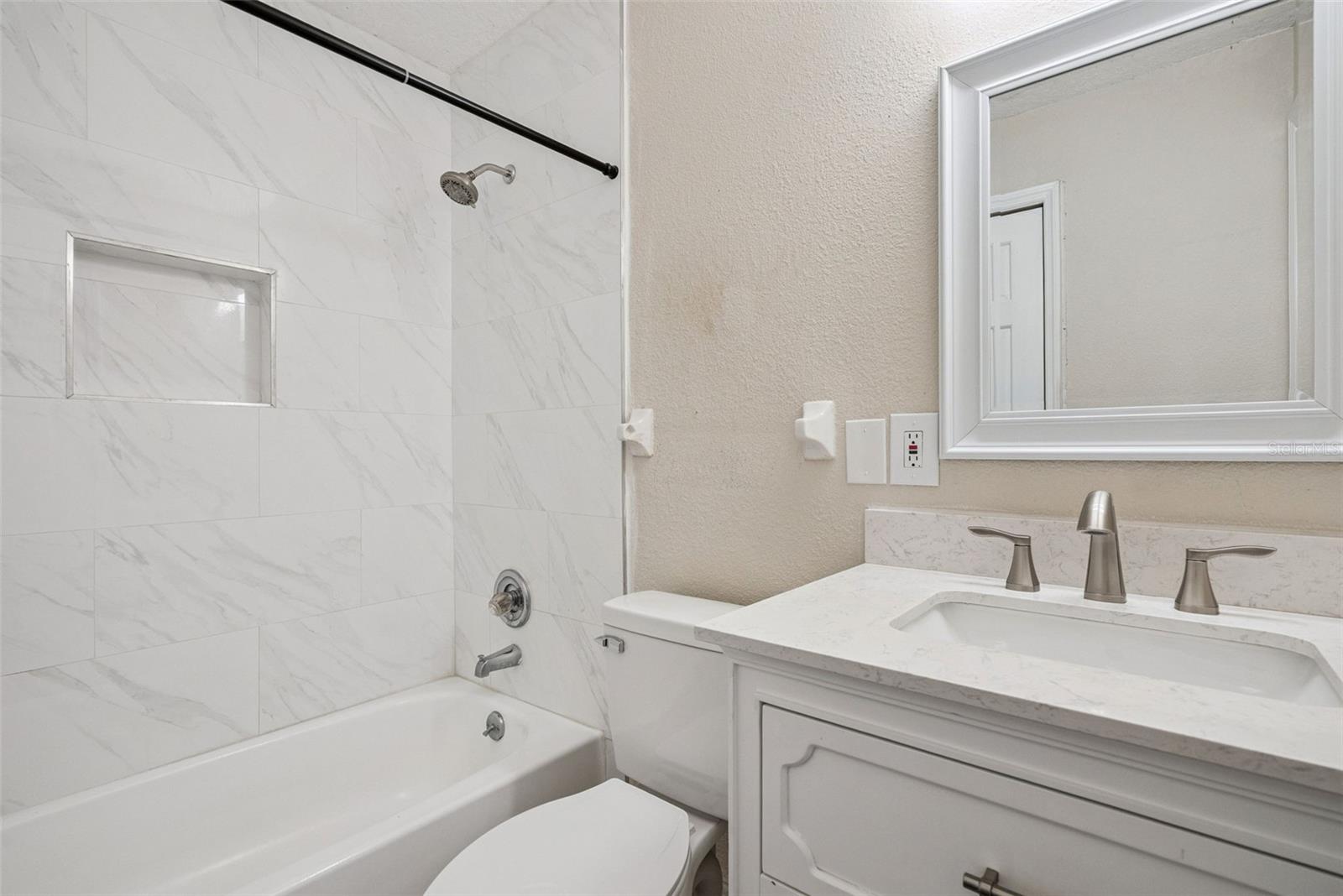 Image 17 of 33 For 236 Plaza Oval