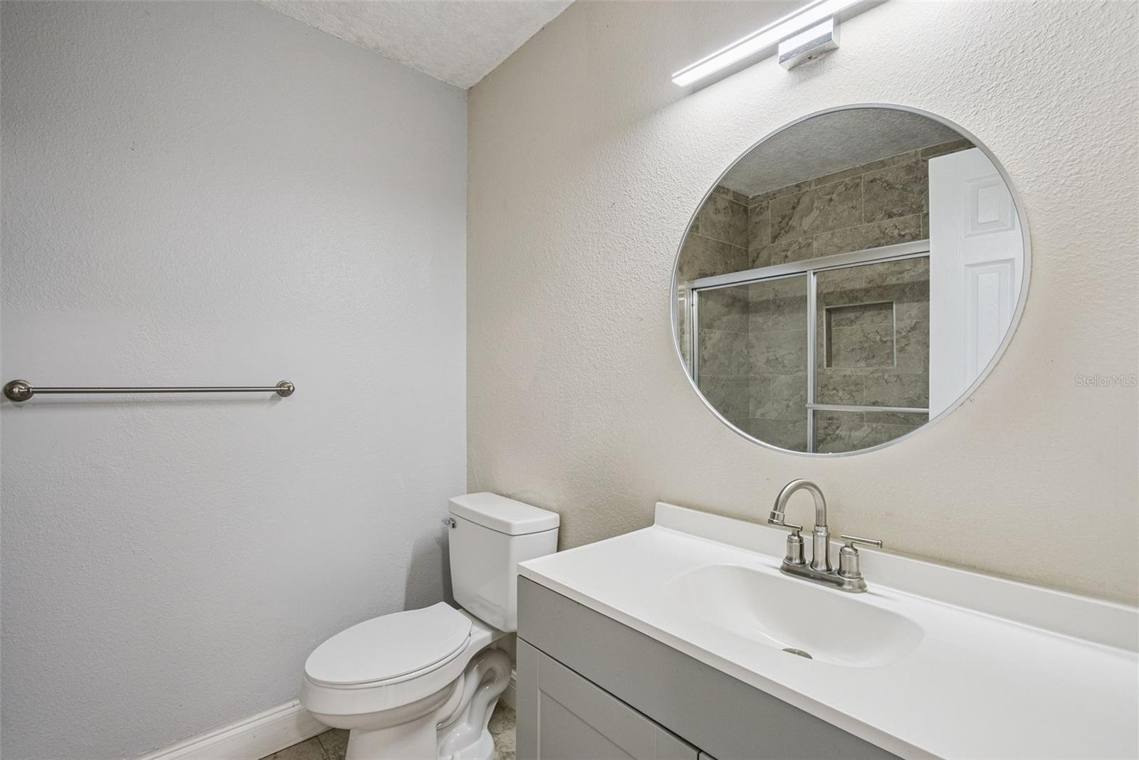 Image 18 of 33 For 236 Plaza Oval