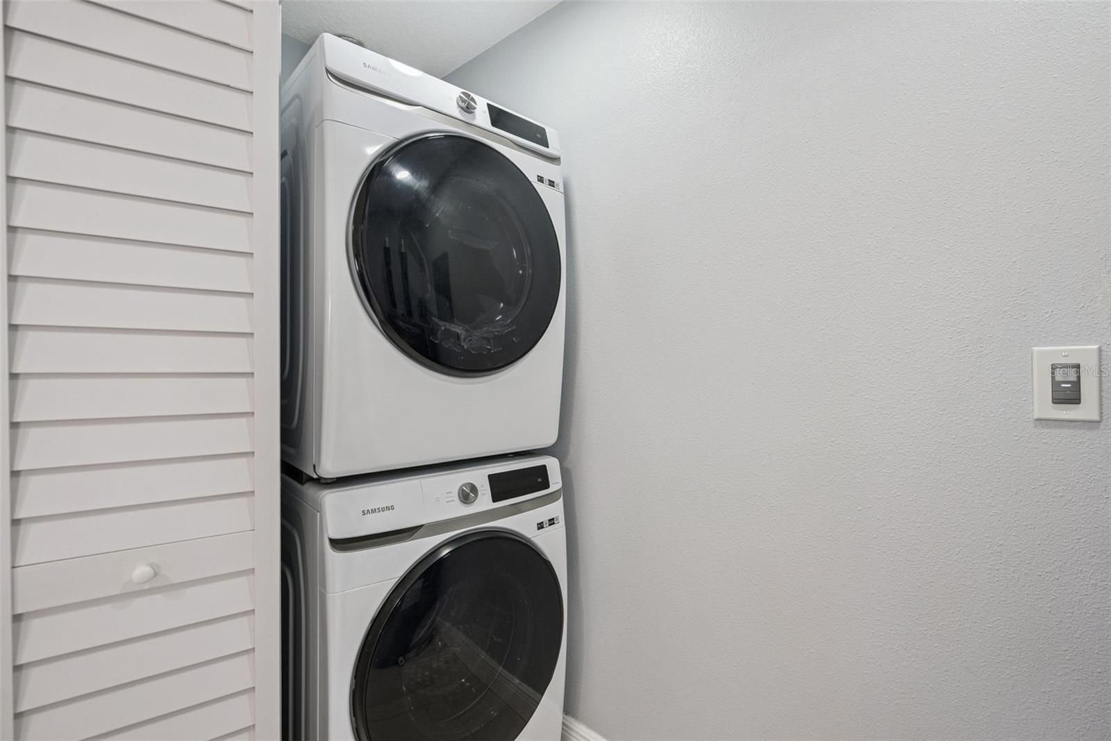 Image 20 of 33 For 236 Plaza Oval