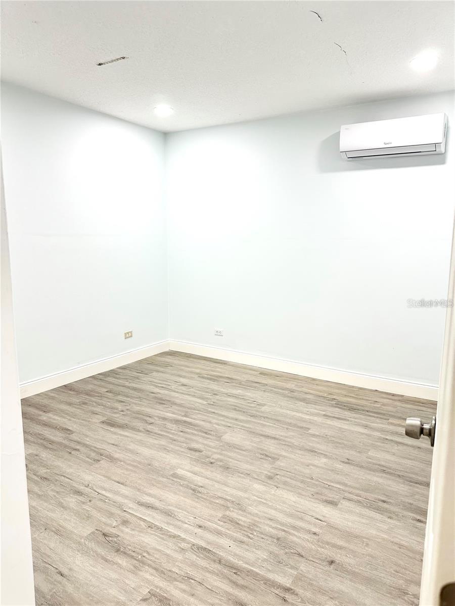 Image 22 of 33 For 236 Plaza Oval