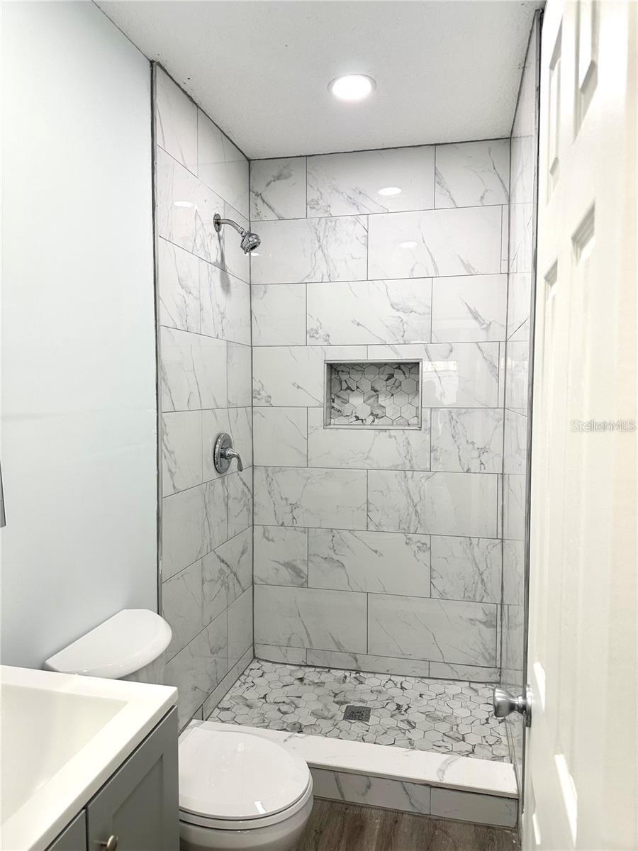 Image 23 of 33 For 236 Plaza Oval