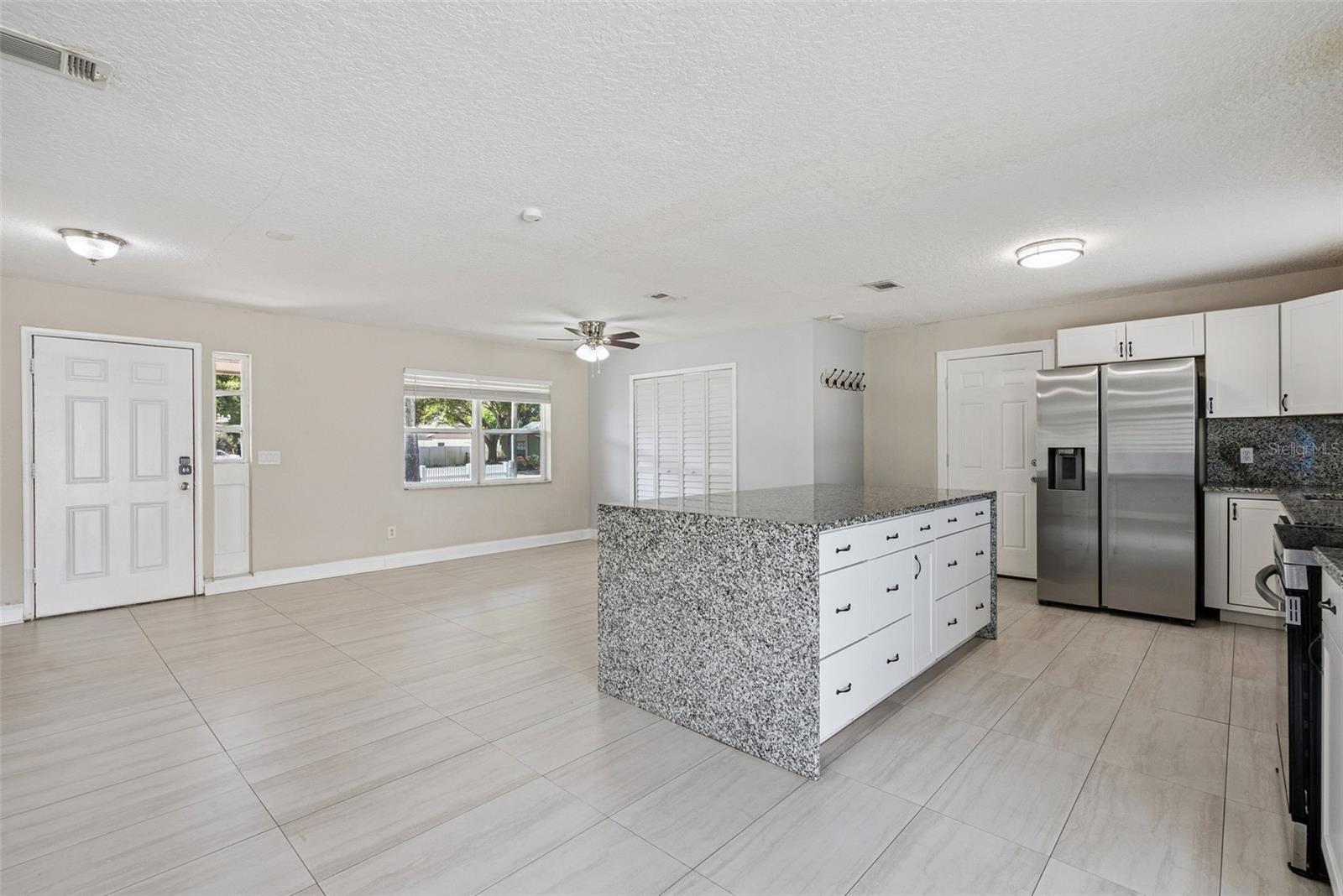 Image 9 of 33 For 236 Plaza Oval