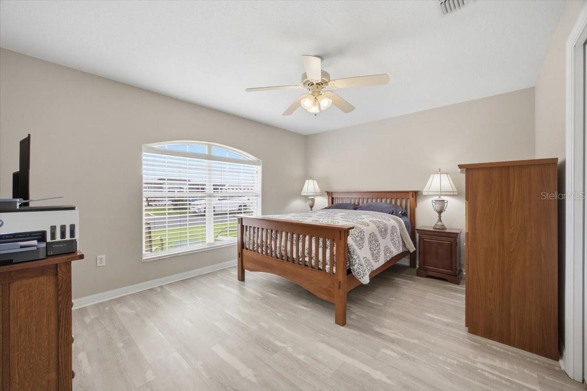 Image 17 of 43 For 601 Sweetwater Way