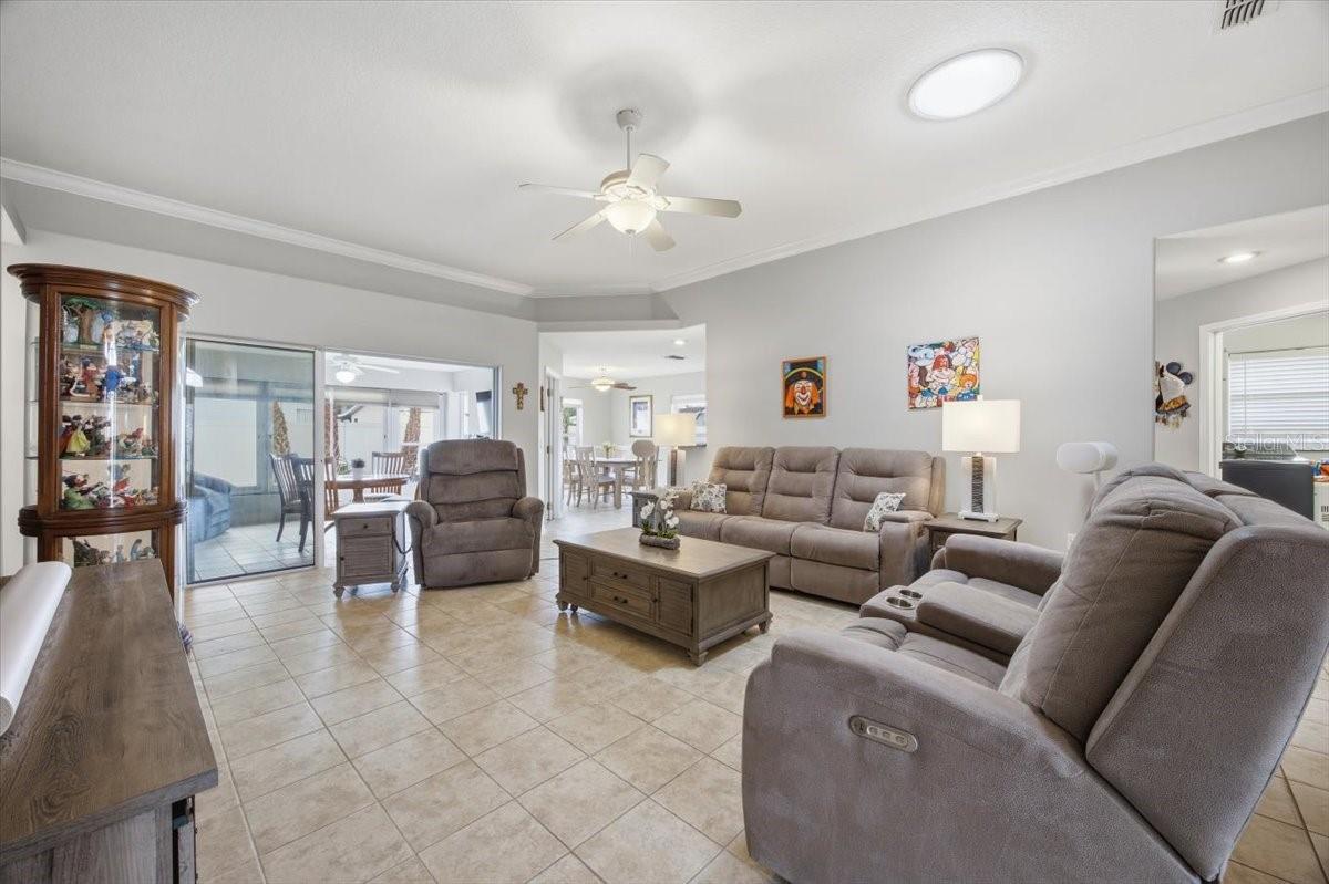 Image 6 of 43 For 601 Sweetwater Way