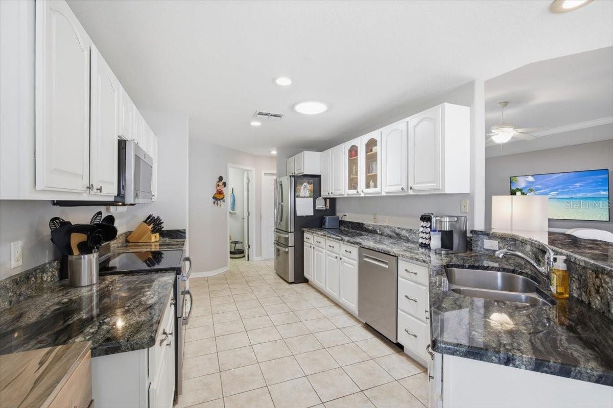 Image 9 of 43 For 601 Sweetwater Way