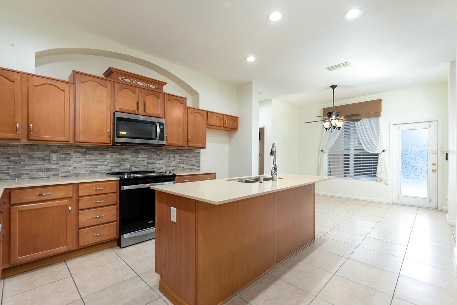 Image 12 of 31 For 13409 Via Roma Circle