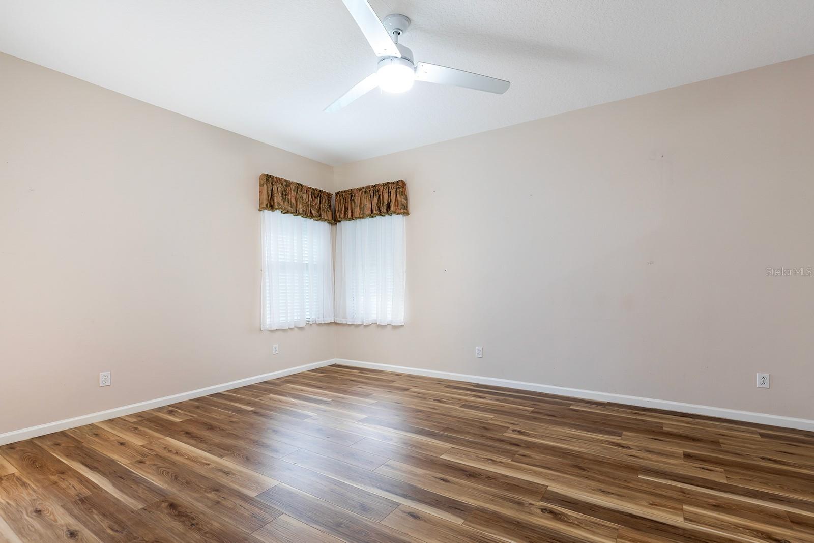 Image 14 of 31 For 13409 Via Roma Circle