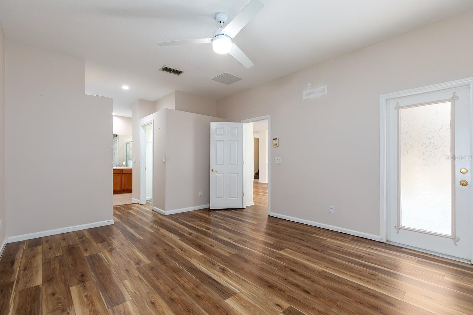 Image 15 of 31 For 13409 Via Roma Circle