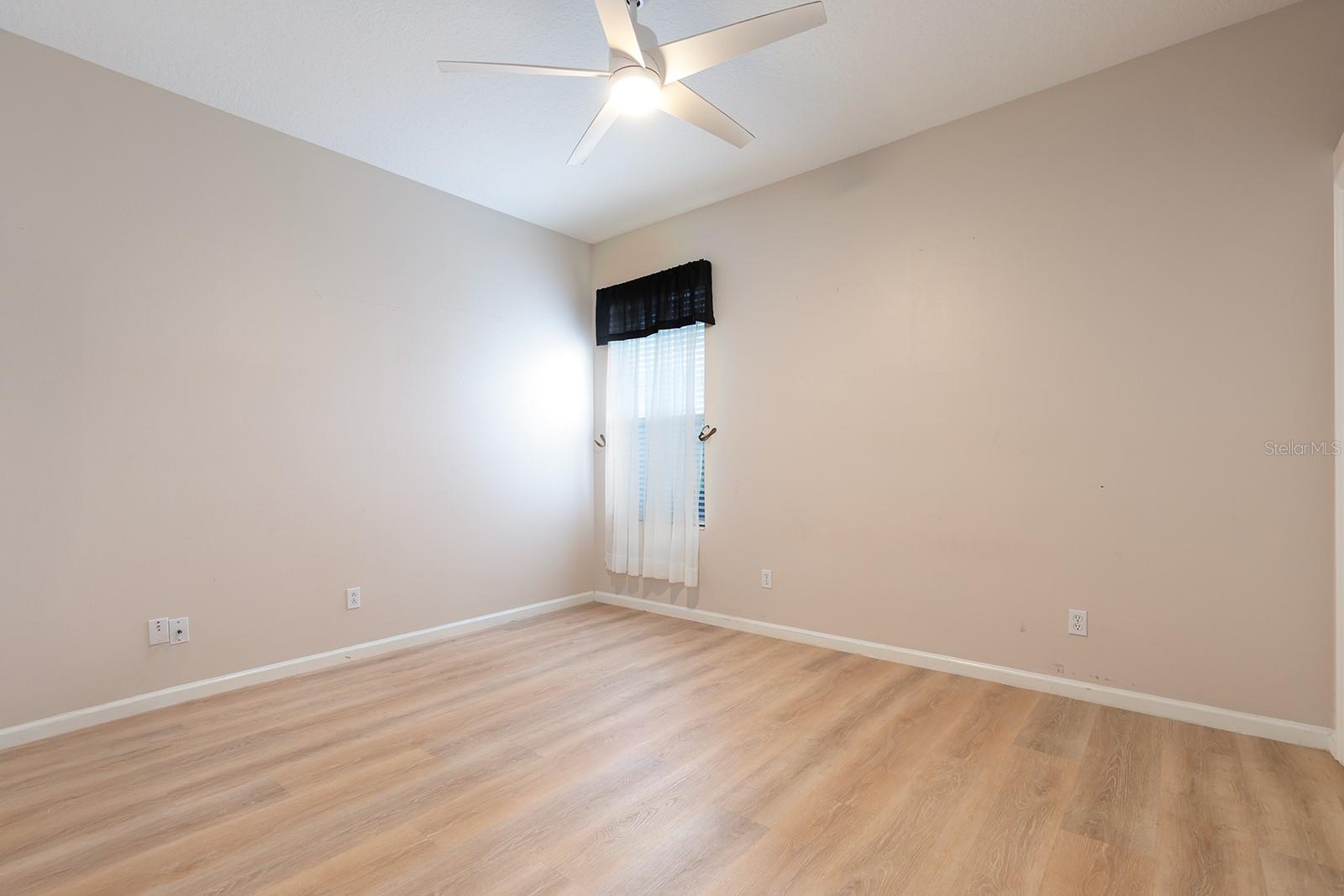 Image 19 of 31 For 13409 Via Roma Circle