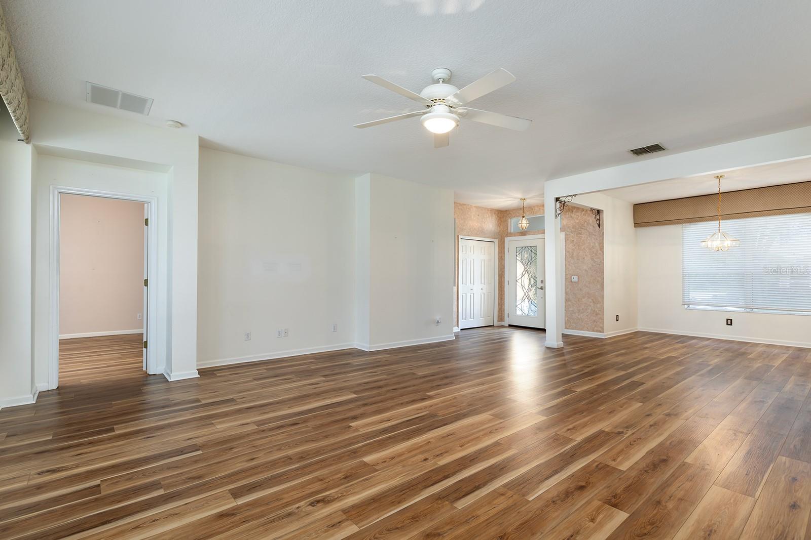 Image 8 of 31 For 13409 Via Roma Circle