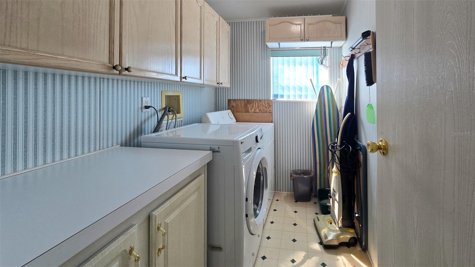 Image 15 of 32 For 306 Buttonwood Court