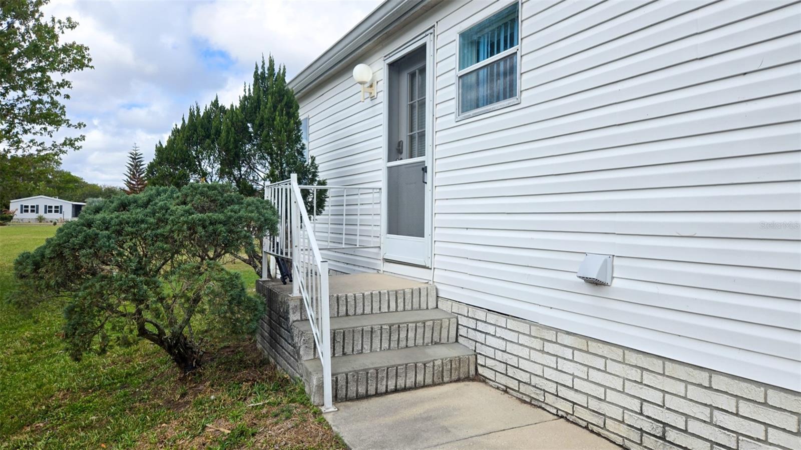 Image 28 of 32 For 306 Buttonwood Court