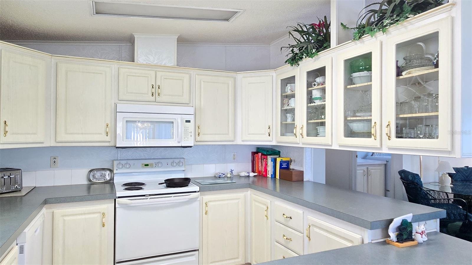 Image 9 of 32 For 306 Buttonwood Court