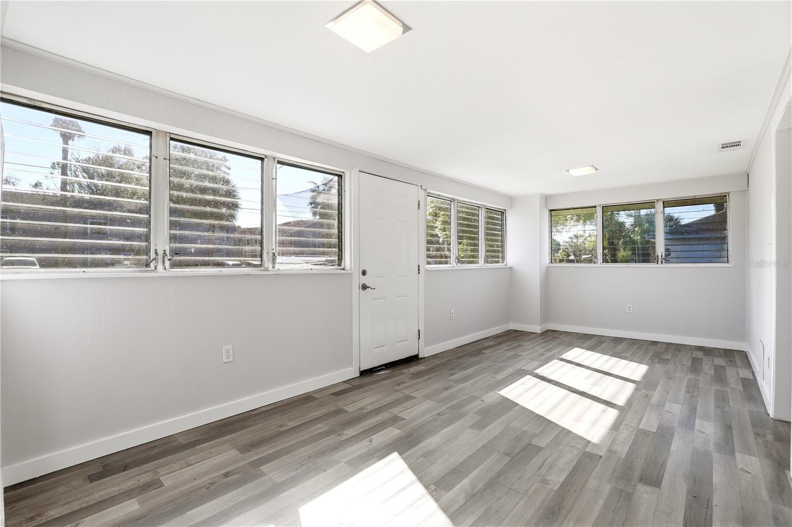 Image 10 of 40 For 918 Shoreview Drive