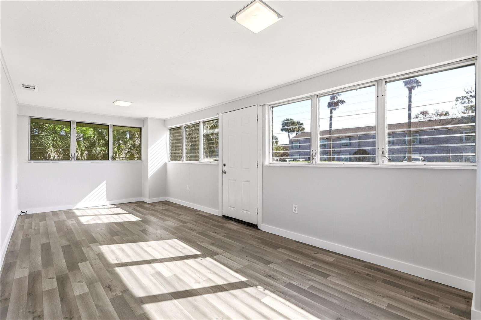 Image 11 of 40 For 918 Shoreview Drive