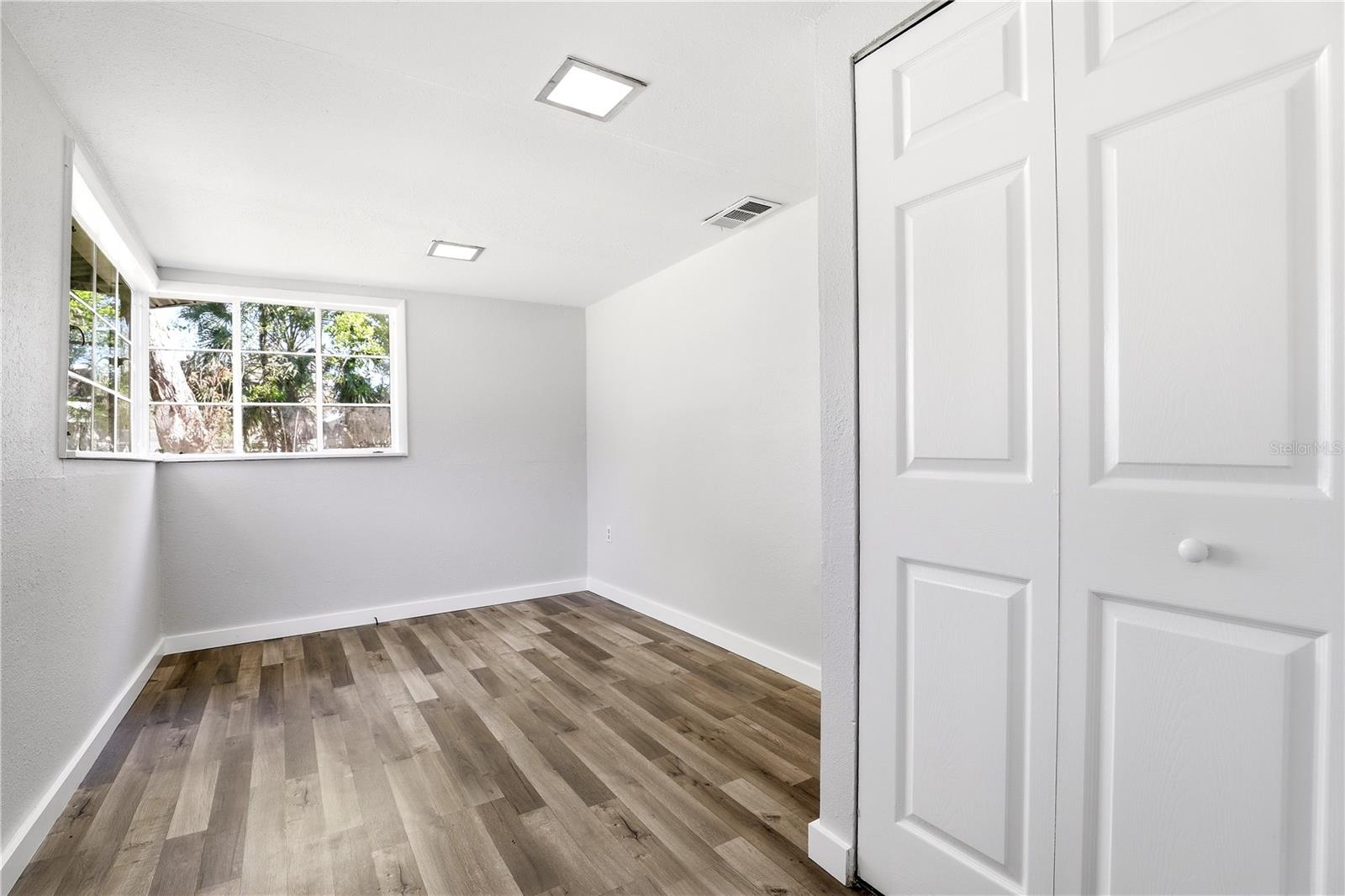 Image 28 of 40 For 918 Shoreview Drive