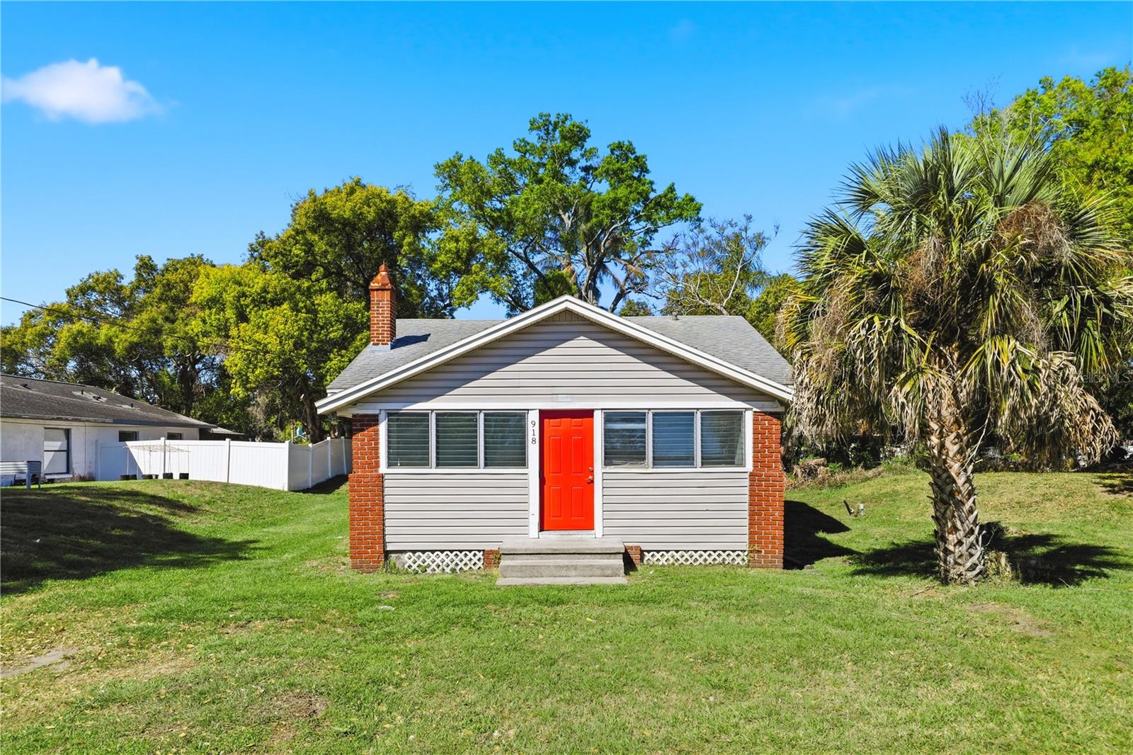 Image 3 of 40 For 918 Shoreview Drive