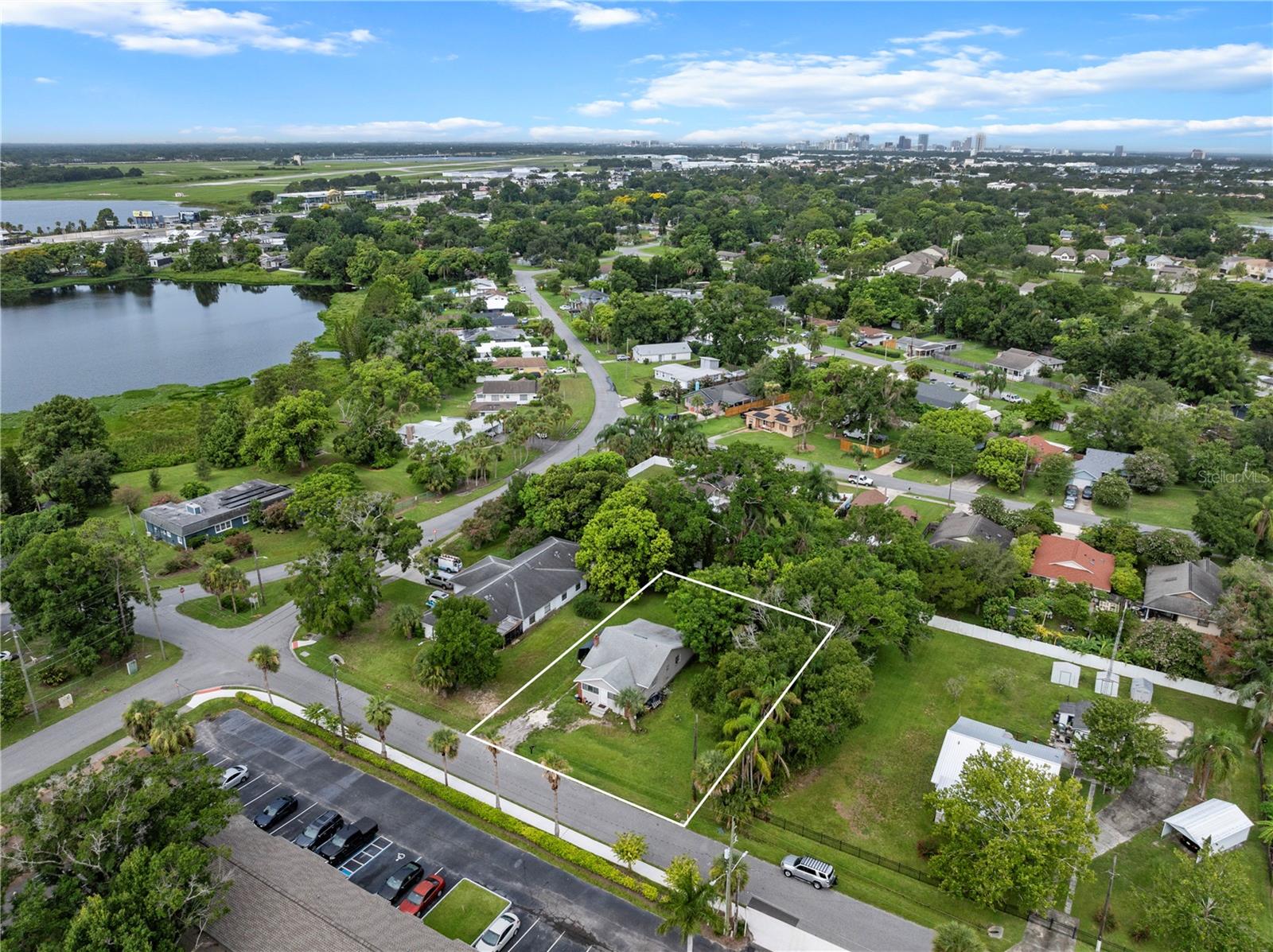 Image 7 of 40 For 918 Shoreview Drive