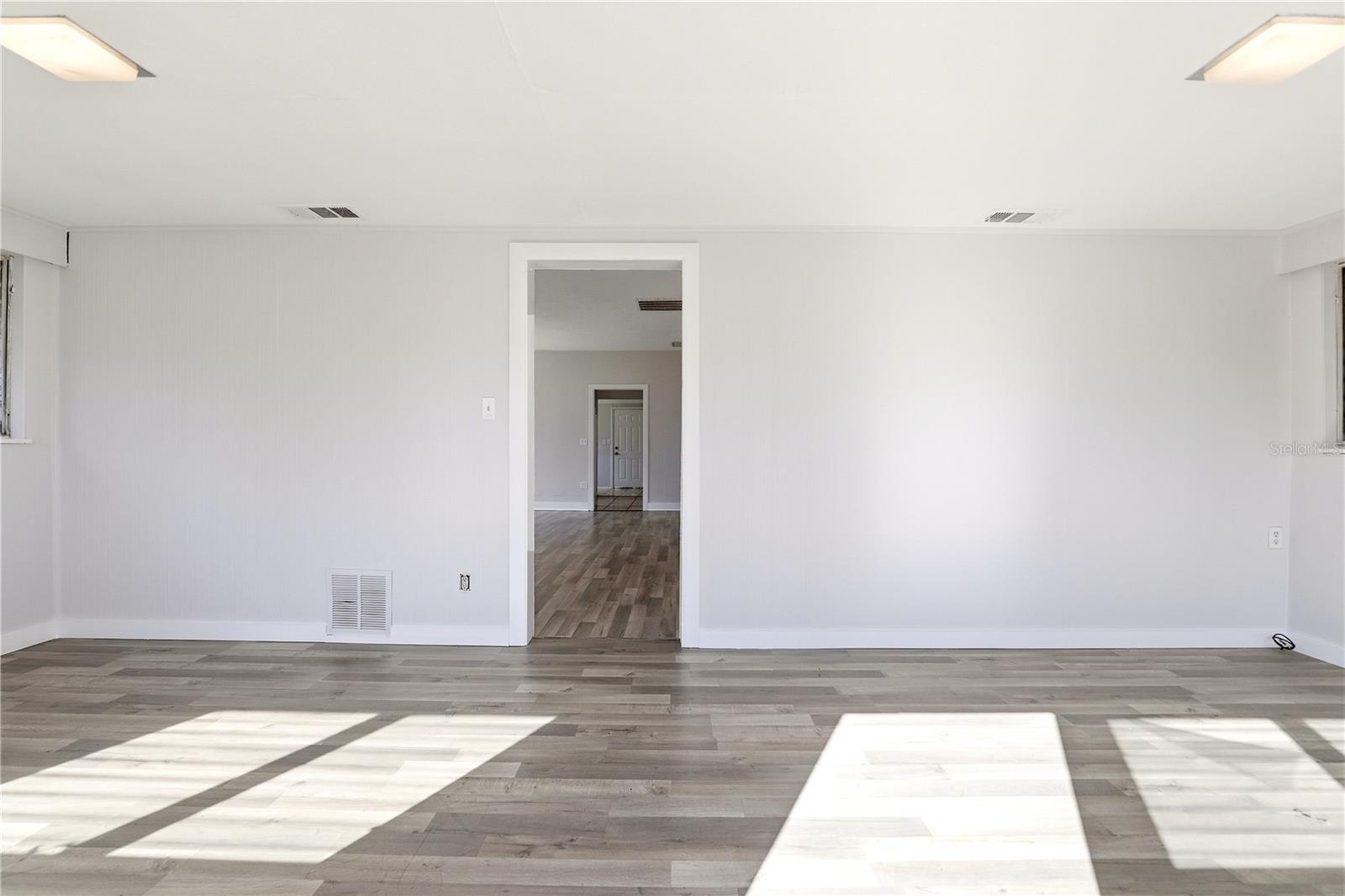 Image 9 of 40 For 918 Shoreview Drive