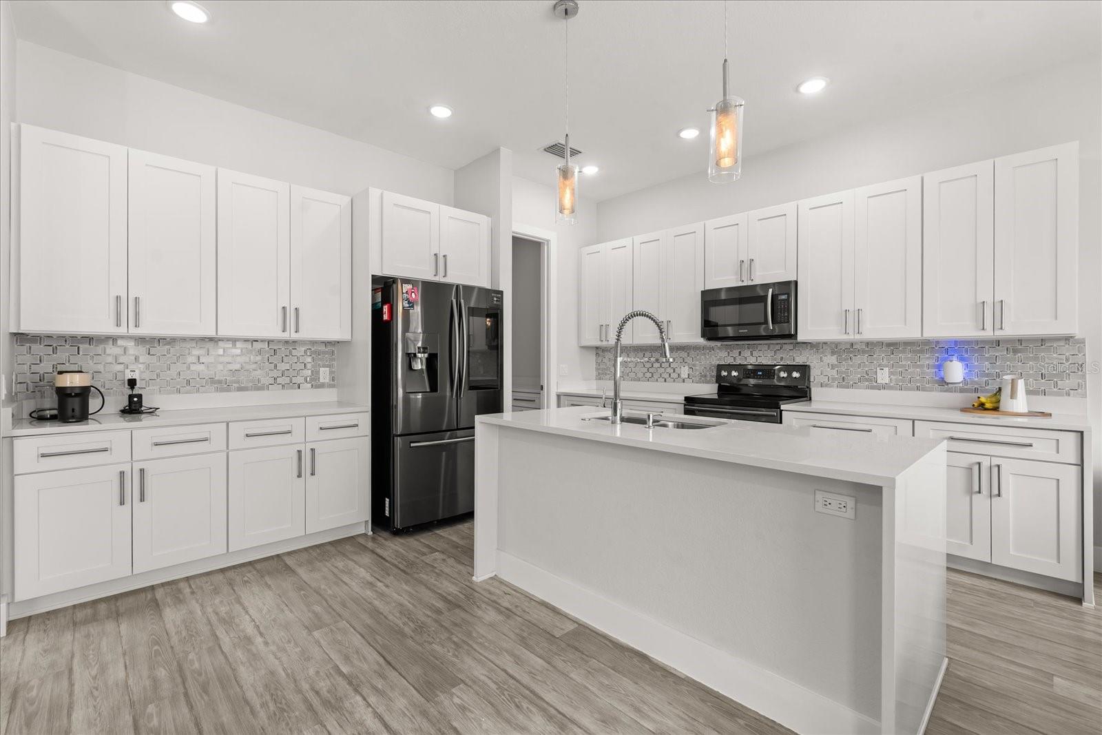 Image 10 of 33 For 668 Overspin Drive