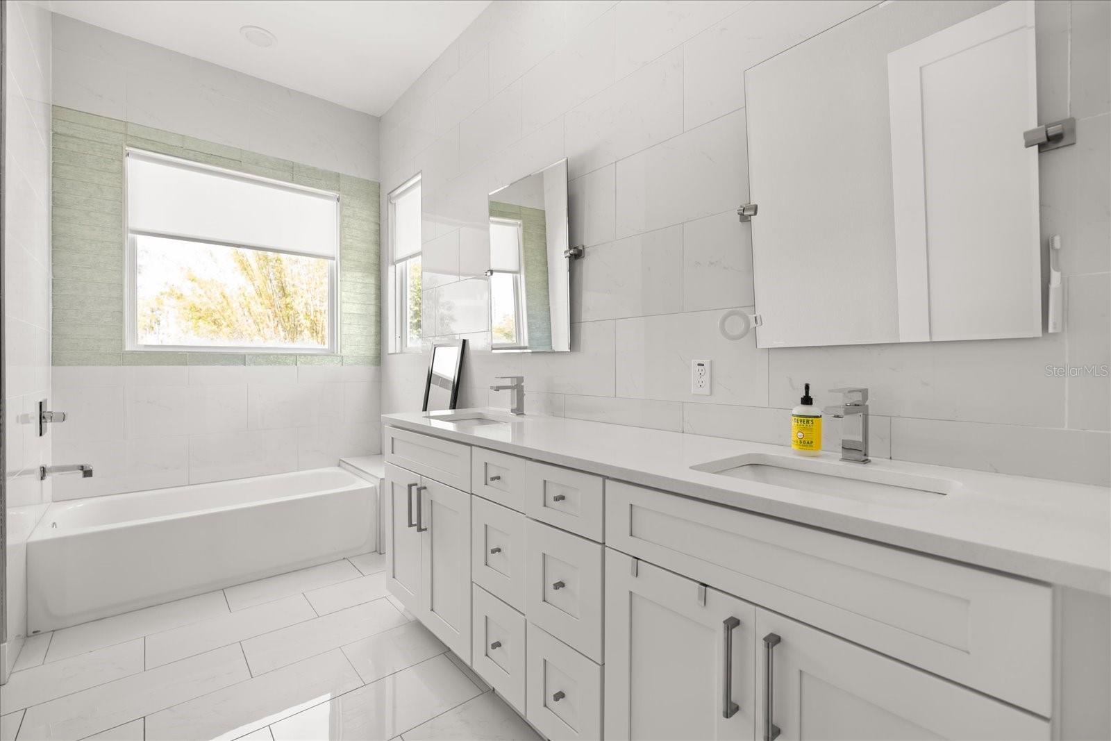 Image 14 of 33 For 668 Overspin Drive