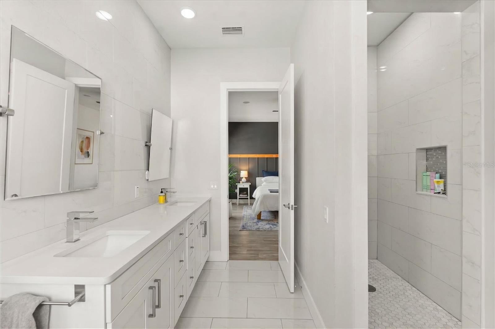 Image 15 of 33 For 668 Overspin Drive