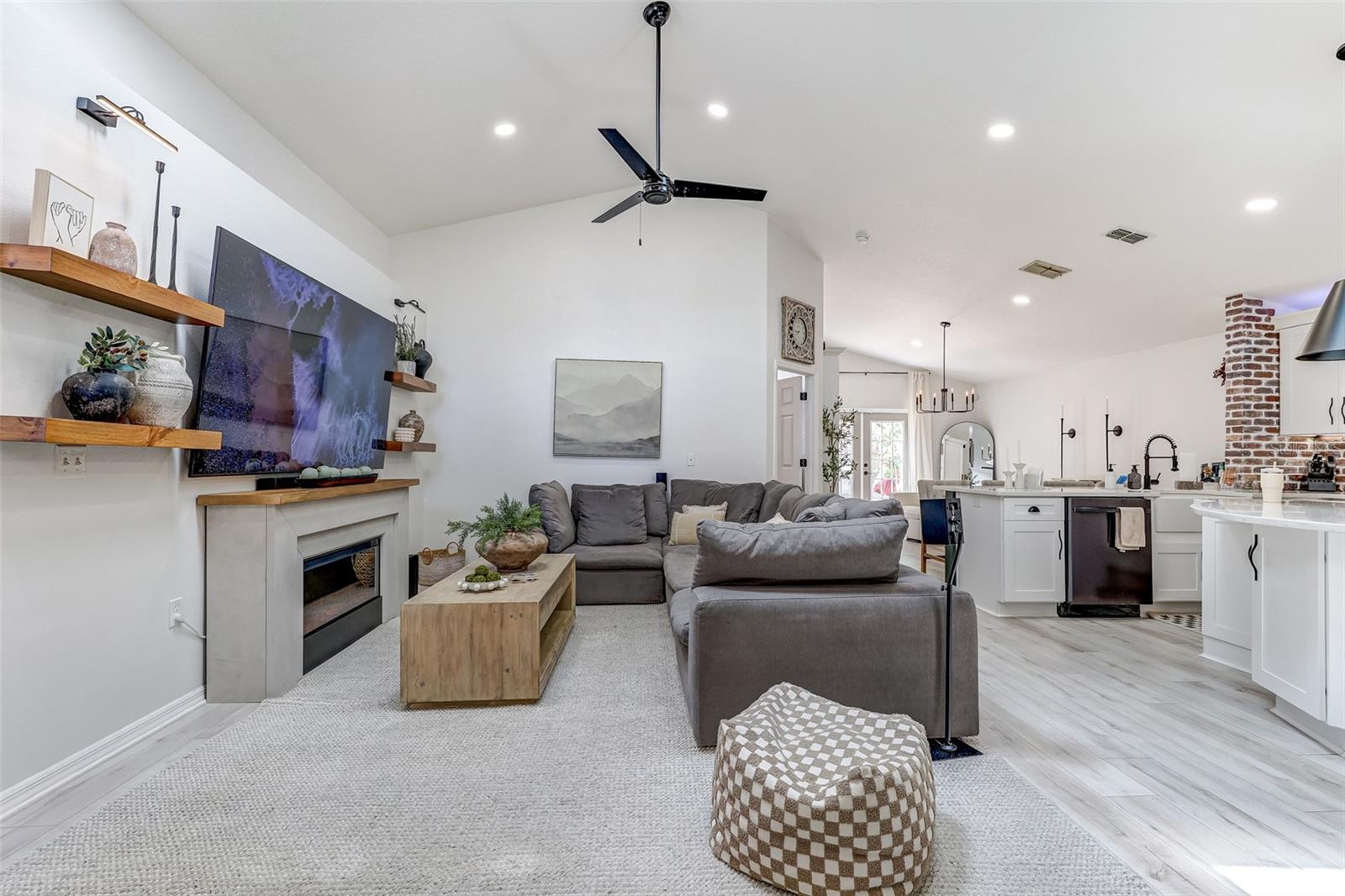 Image 10 of 44 For 814 Brightview Drive