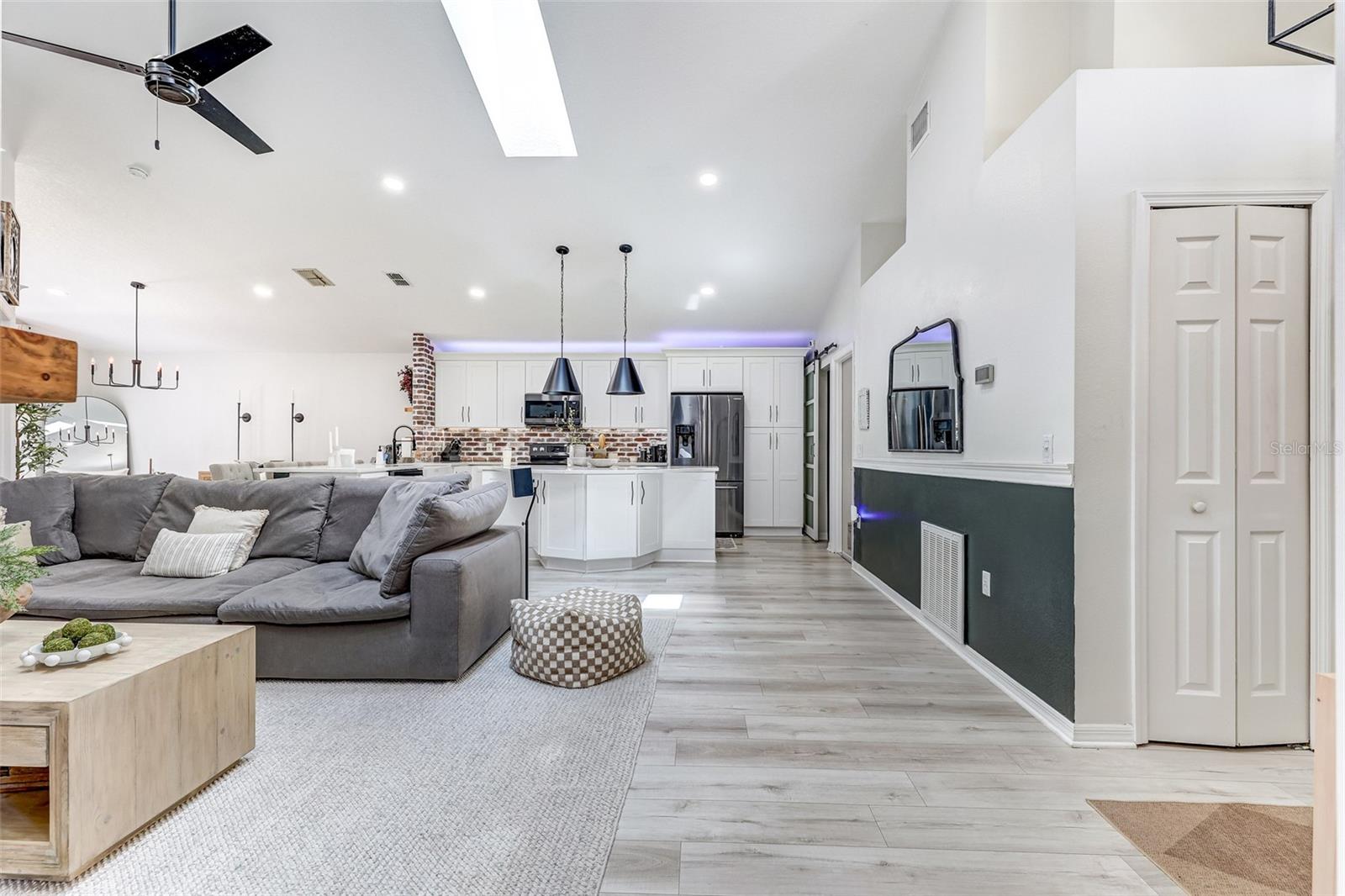 Image 11 of 44 For 814 Brightview Drive