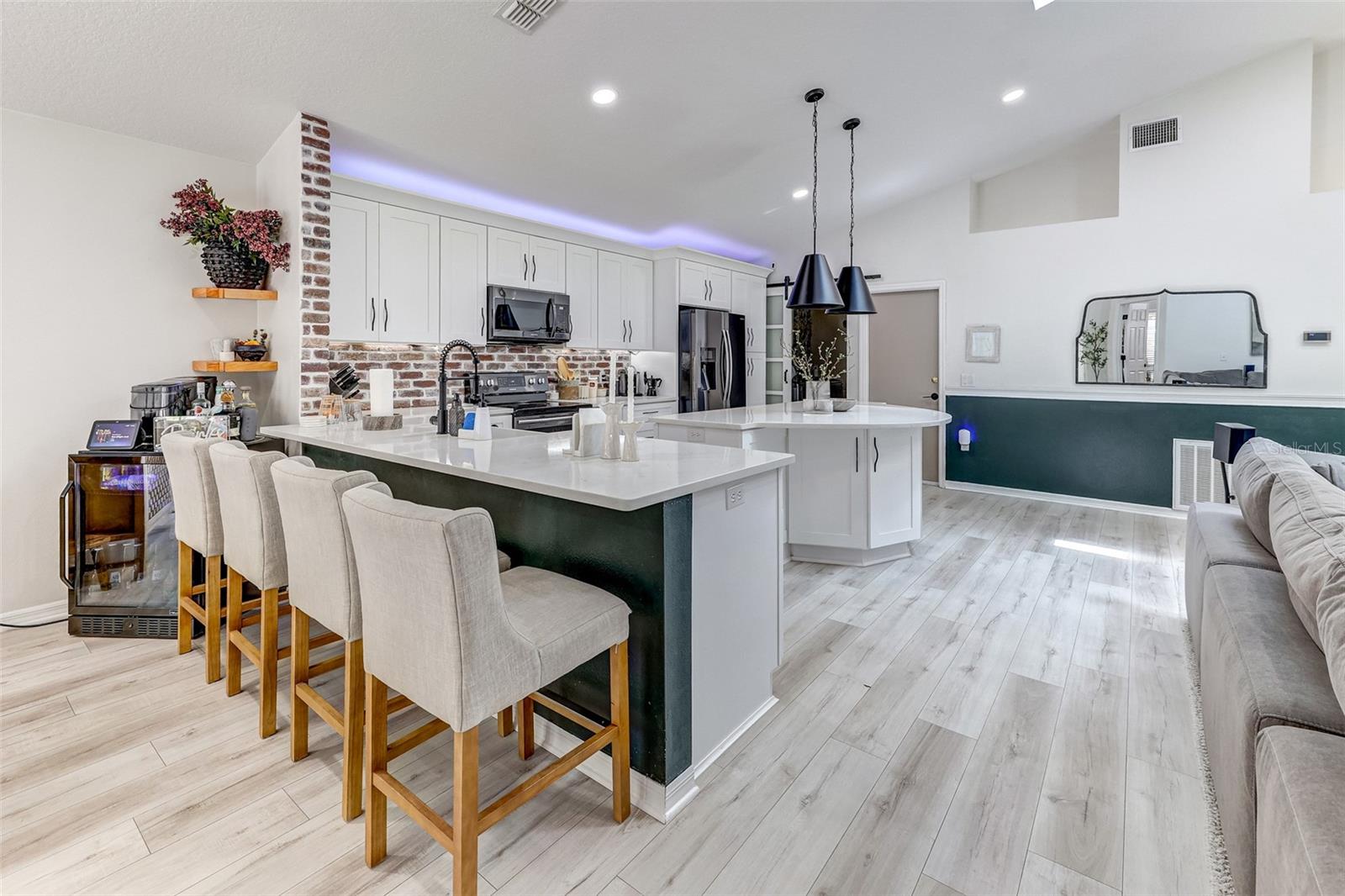 Image 13 of 44 For 814 Brightview Drive