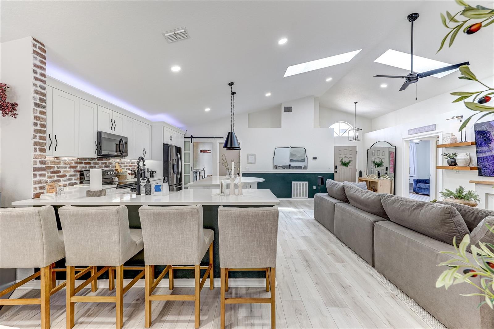 Image 14 of 44 For 814 Brightview Drive