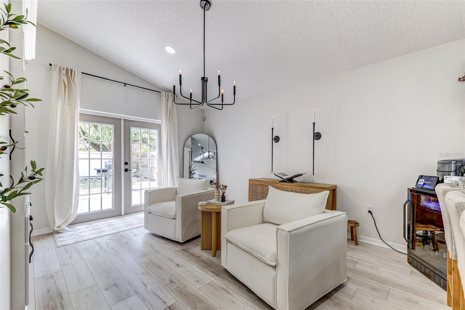 Image 15 of 44 For 814 Brightview Drive