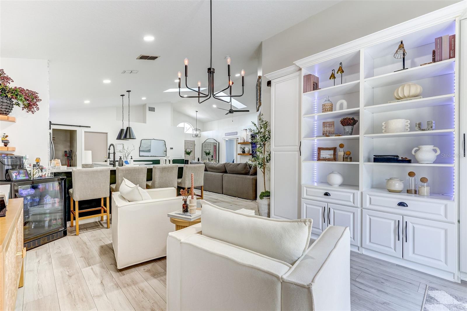 Image 16 of 44 For 814 Brightview Drive