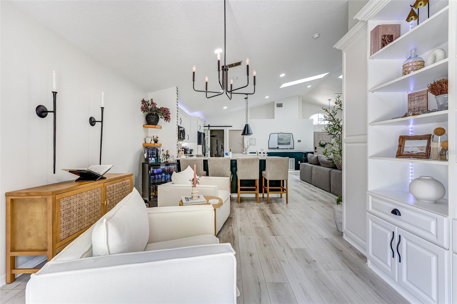 Image 17 of 44 For 814 Brightview Drive