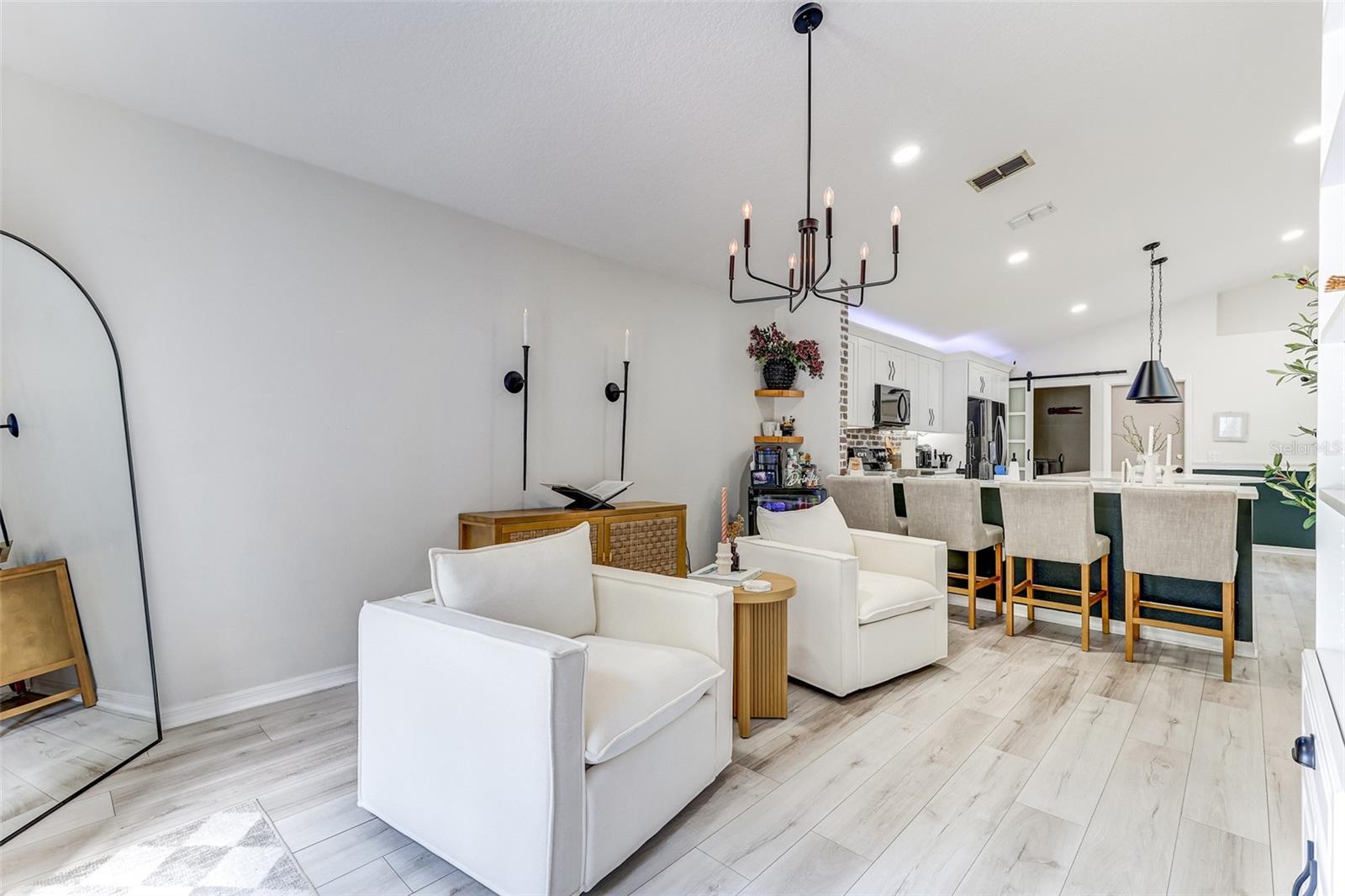 Image 18 of 44 For 814 Brightview Drive