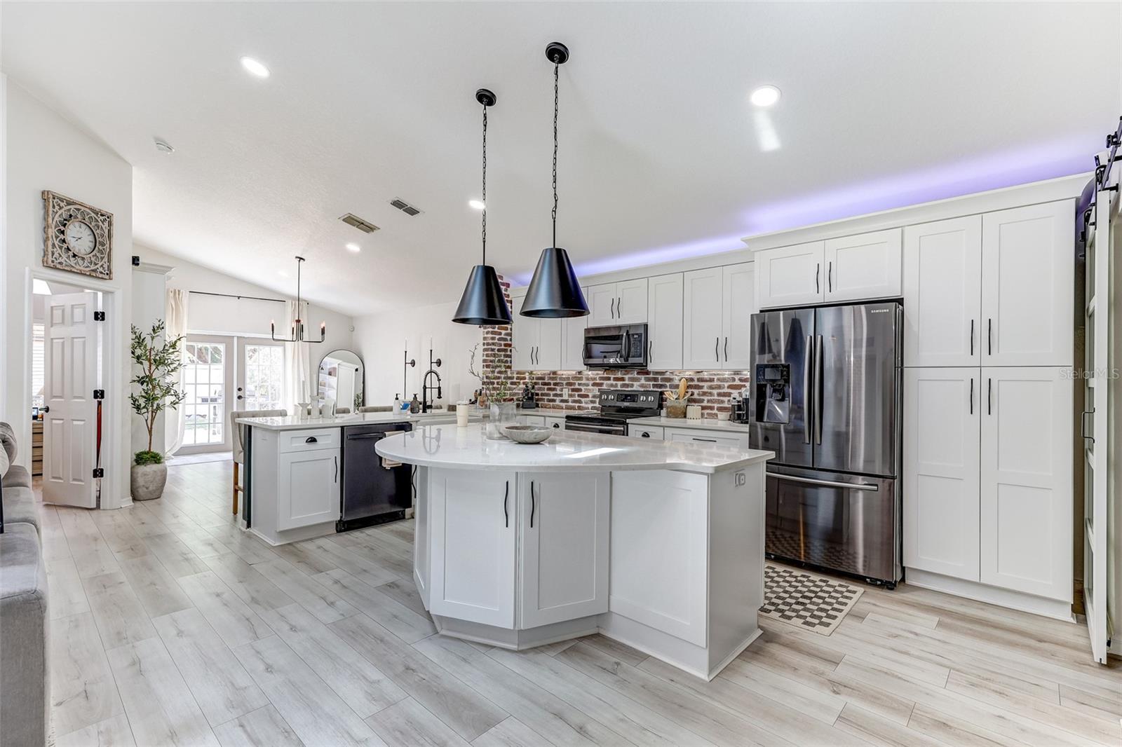 Image 2 of 44 For 814 Brightview Drive