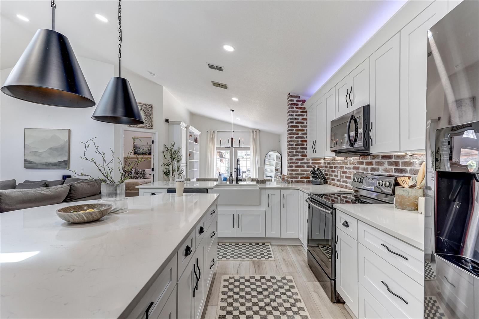 Image 3 of 44 For 814 Brightview Drive