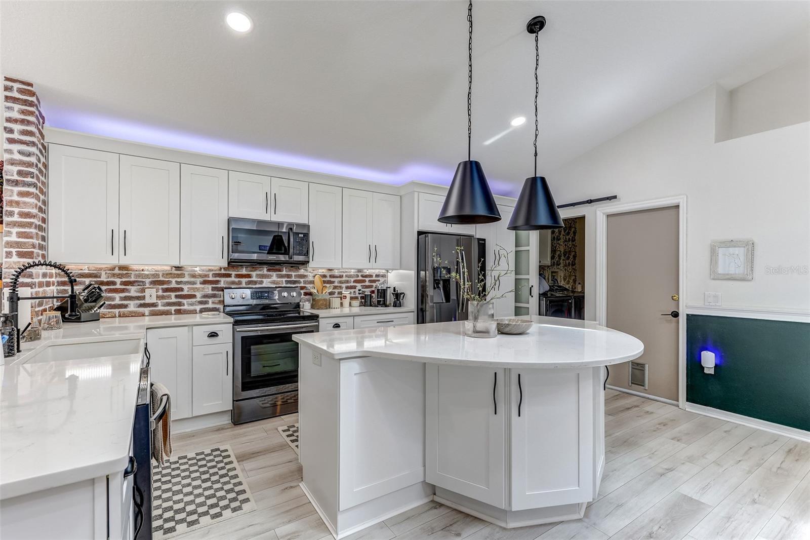 Image 4 of 44 For 814 Brightview Drive