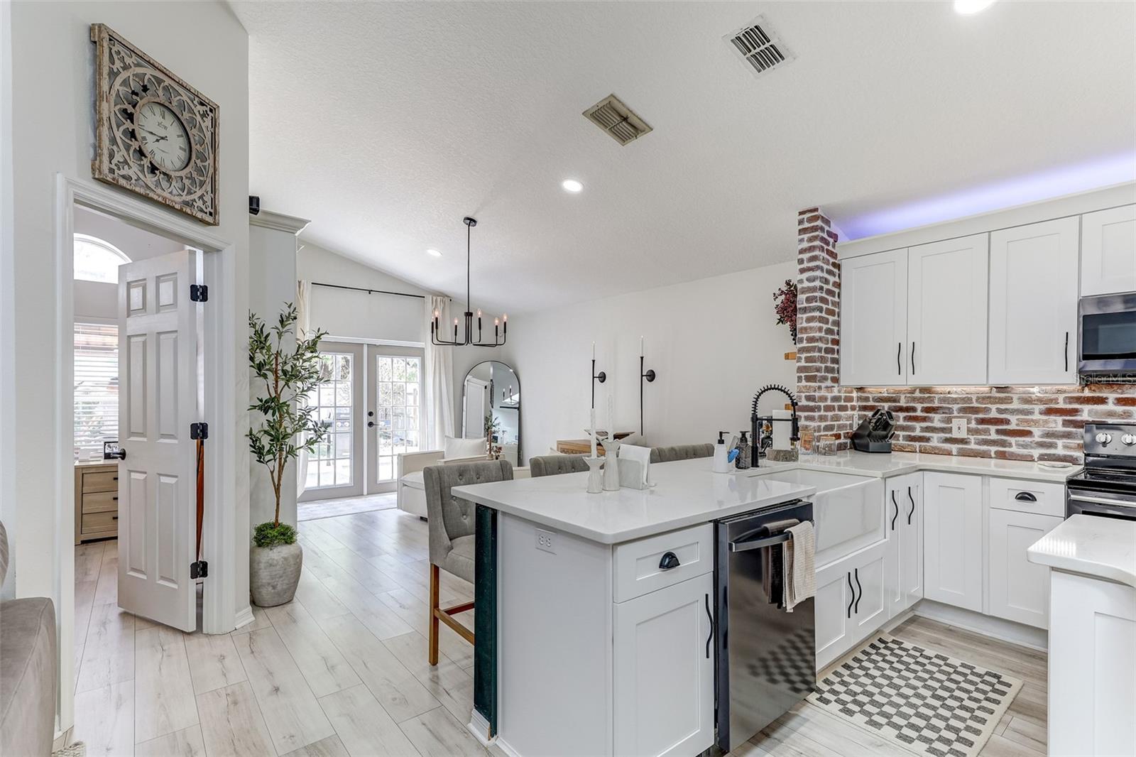 Image 6 of 44 For 814 Brightview Drive