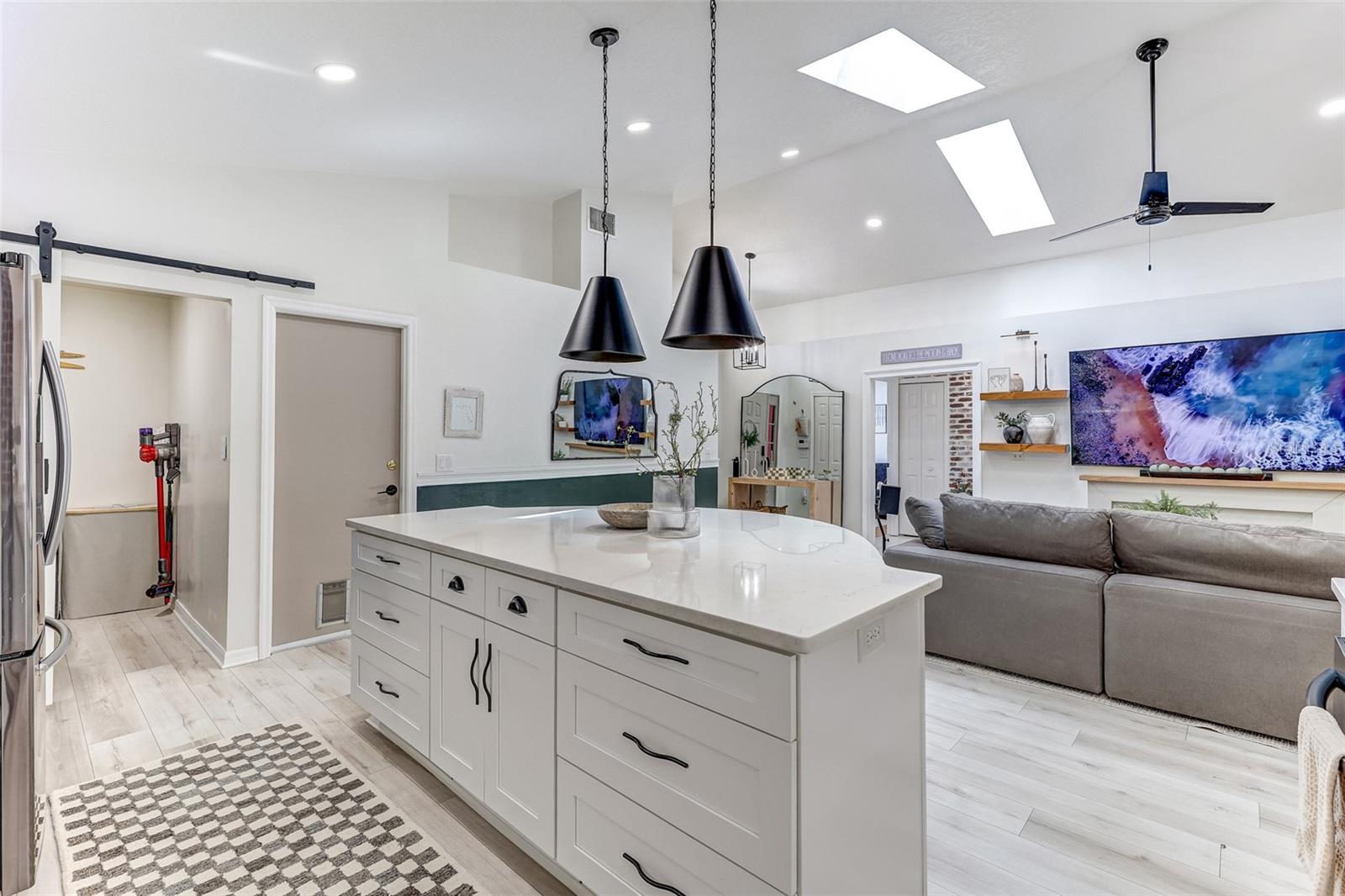 Image 8 of 44 For 814 Brightview Drive