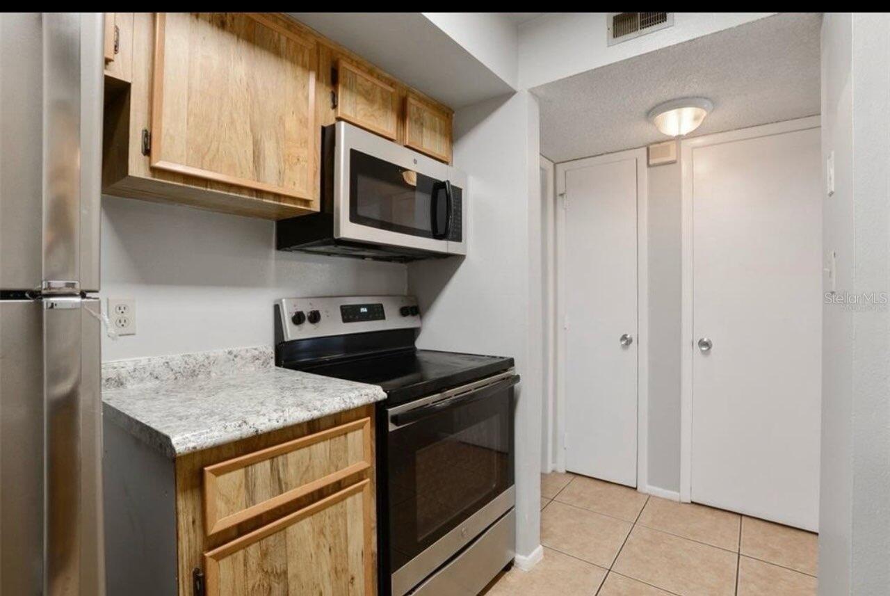 Image 13 of 15 For 14227 Shadow Moss Lane 101