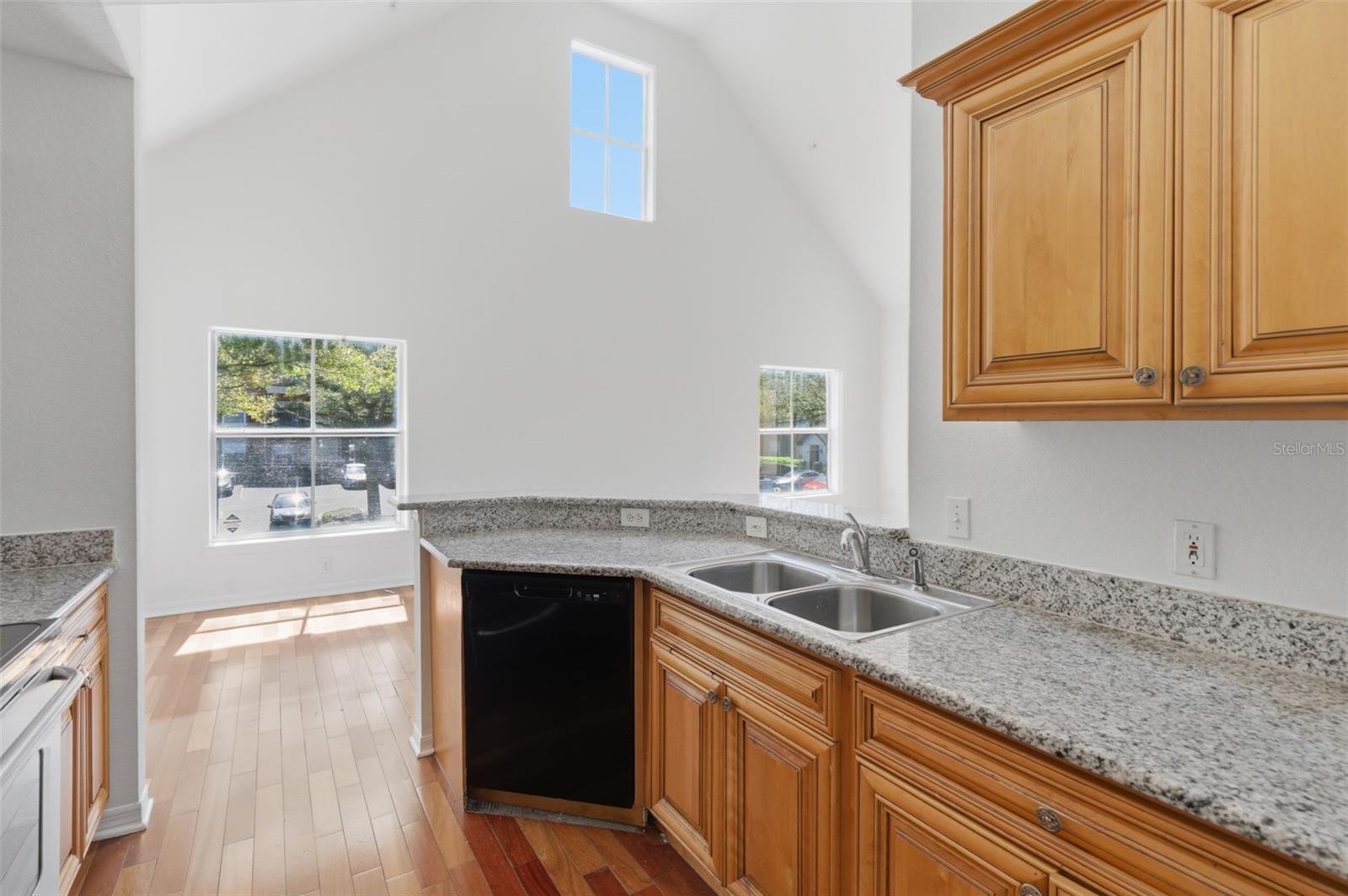 Image 21 of 30 For 5971 Westgate Drive 1221