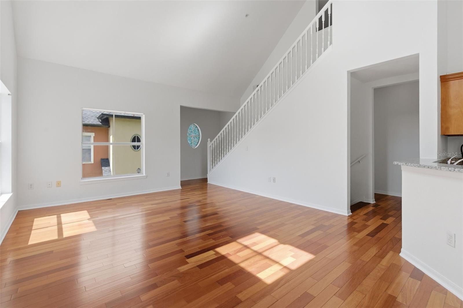 Image 4 of 30 For 5971 Westgate Drive 1221