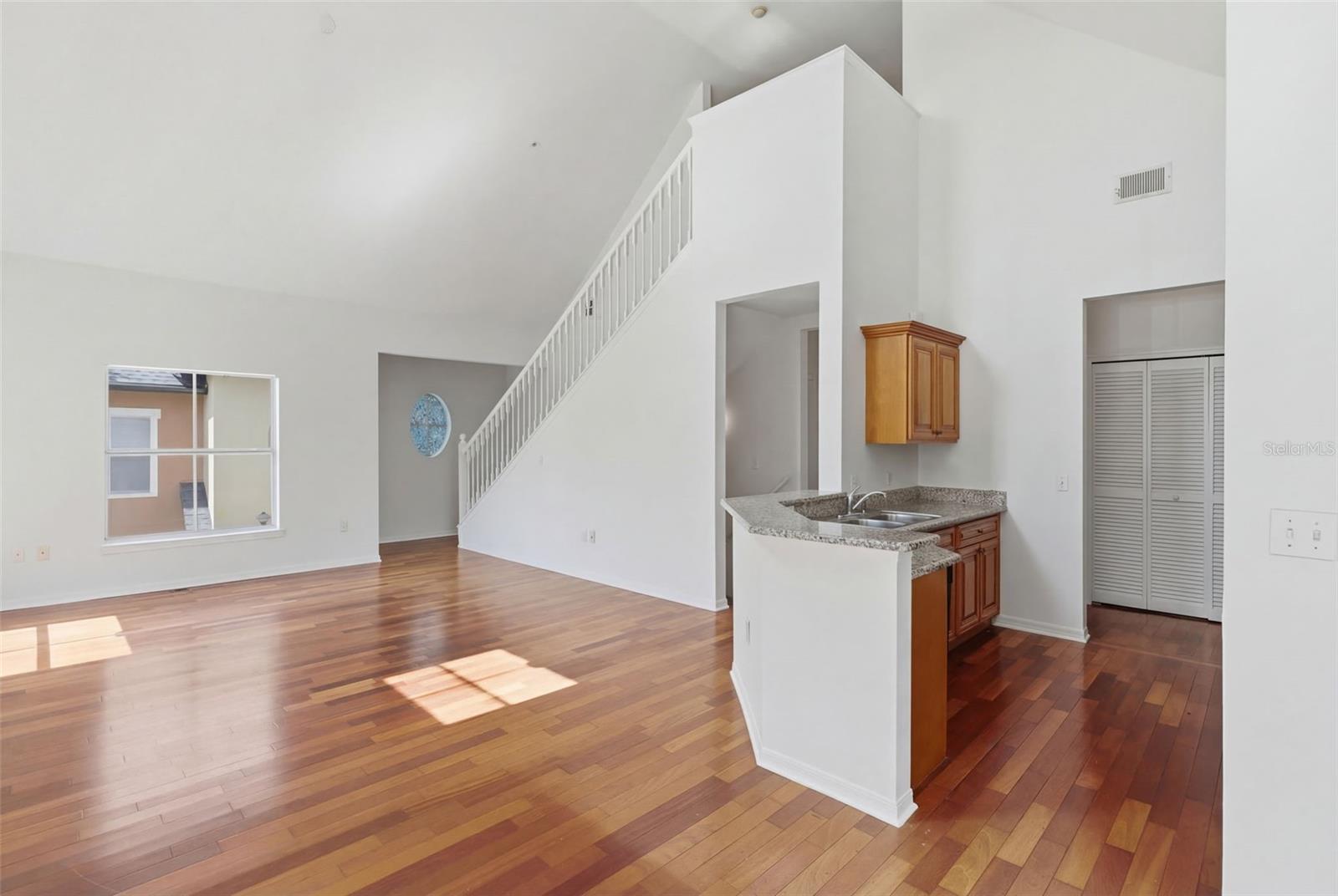 Image 7 of 30 For 5971 Westgate Drive 1221