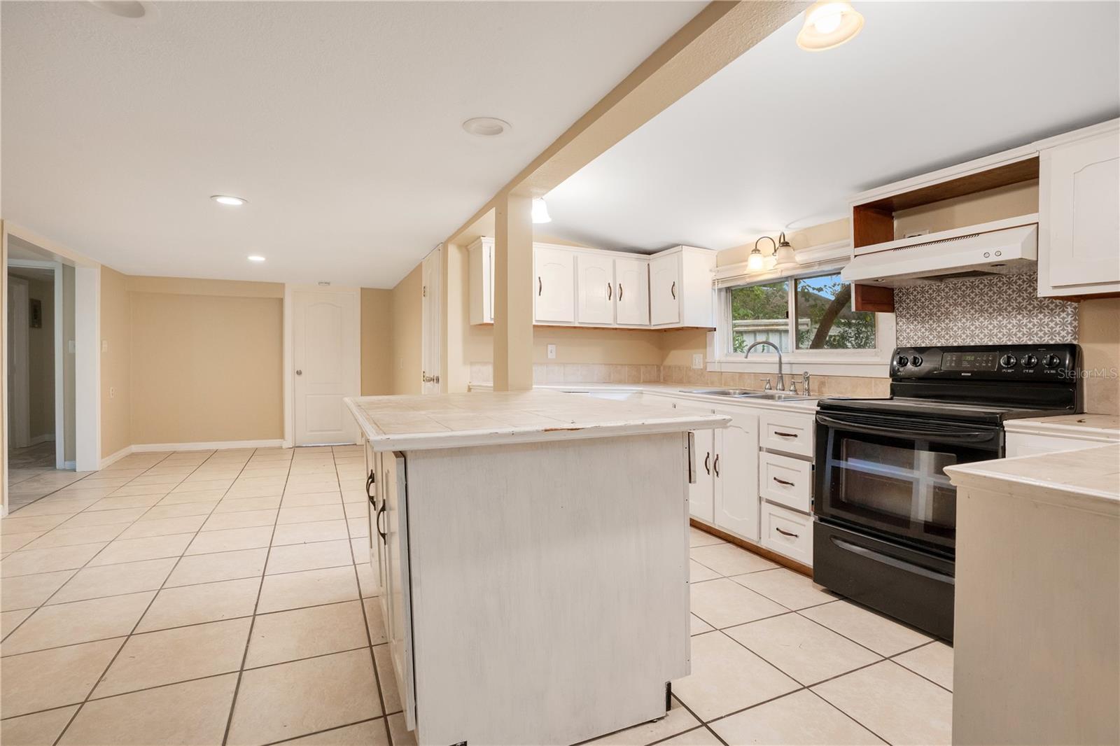 Image 10 of 27 For 38341 Palm Grove Drive