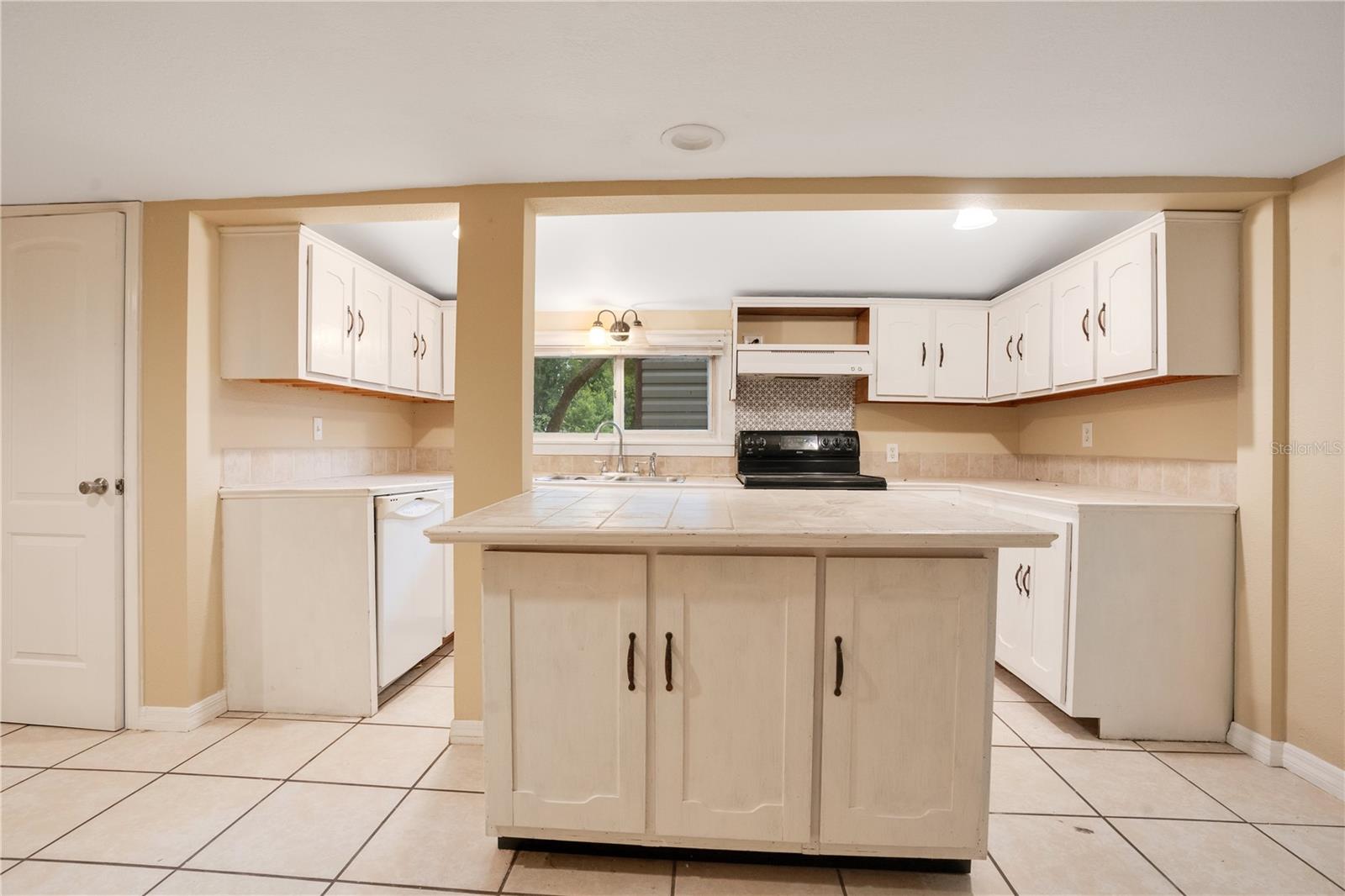 Image 13 of 27 For 38341 Palm Grove Drive