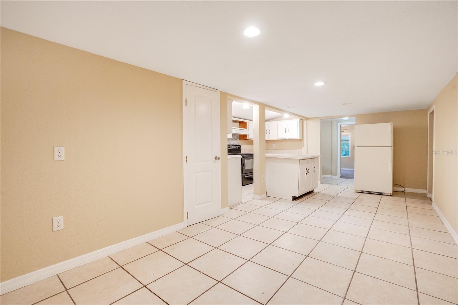 Image 8 of 27 For 38341 Palm Grove Drive