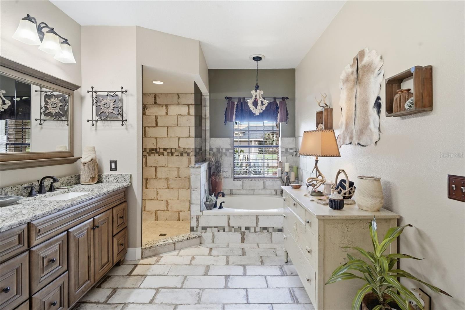 Image 17 of 29 For 333 Kimi Court